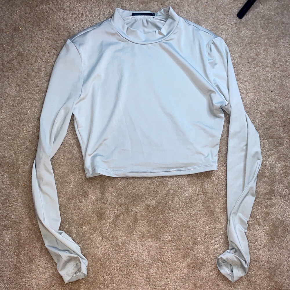 Long sleeve crop